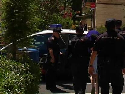 El bebé rescatado del respiradero de un edificio de Alicante sigue estable