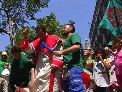 Los Mossos desalojan a los miembros de la PAH del Banco Popular