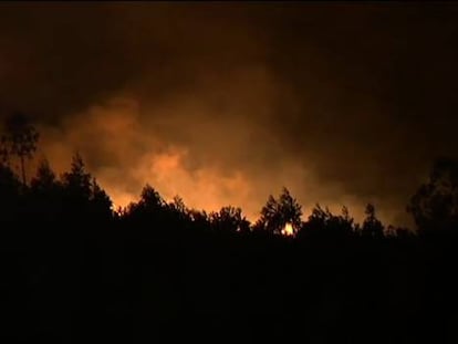 El fuego de Boiro y Lousame permance activo tras quemar 450 hectáreas
