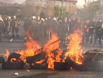 Operarios de Navantia toman la AP-9 por la falta de contratos en el sector