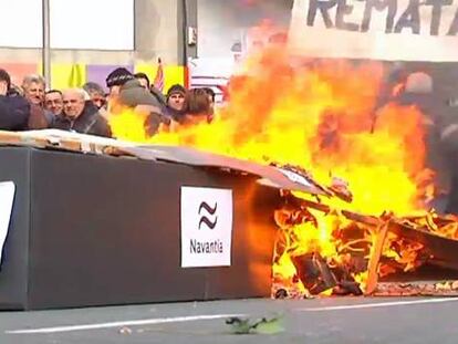 El sector naval ferrolano protesta por la falta de trabajo ante el Parlamento