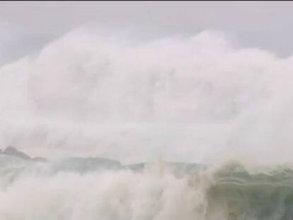 Suspendida la búsqueda del padre y su hija arrastrados al mar en Meirás