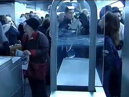 Cientos de personas cortan la línea 1 de metro en protesta por la subida de tarifas