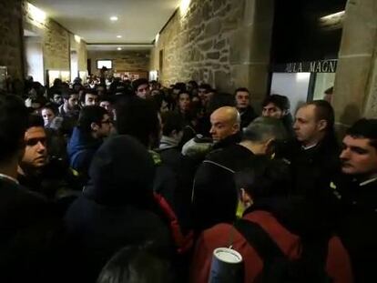 Jóvenes revientan charlas de Garzón en Santiago con gritos de “fascista”