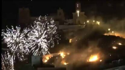 Video: The fireworks show caused a wildfire on the hillside of Cullera (Spanish narration).