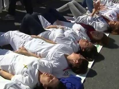 Cientos de personas protestan por el cierre de camas en los hospitales