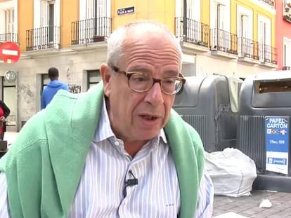 Desperdicios en una acera del barrio de Lavapiés, en Madrid.