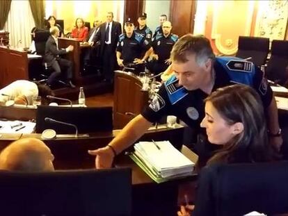 El alcalde de Ourense ordena “el uso de la fuerza” para desalojar a un edil