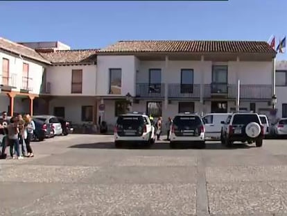 La Guardia Civil registra el Ayuntamiento de Valdemoro.