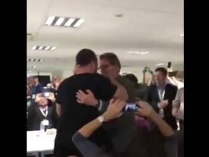 Artur Mas abraza a David Fernández.