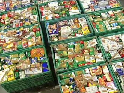 Vecinos con corbata también cogen comida