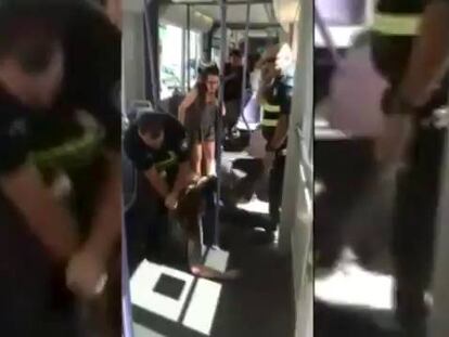 Un viajero graba una paliza de dos vigilantes en el metro de Valencia