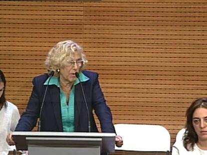 Carmena se considera “huérfana” frente al poder de los medios