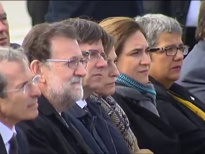 Rajoy y Puigdemont: un apretón de manos y poco más