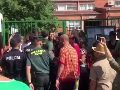 La Comunidad da marcha atrás en su decisión de cambiar al director del colegio de Bustarviejo