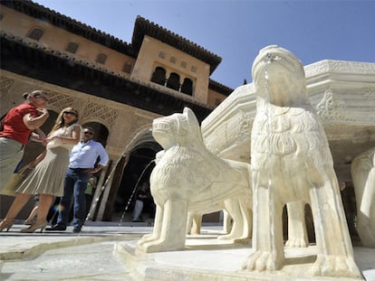 La Alhambra recupera el Patio de los Leones tras una década de obras