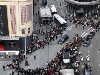 Sara Montiel se despide de Madrid entre cuplés y gritos de “guapa”