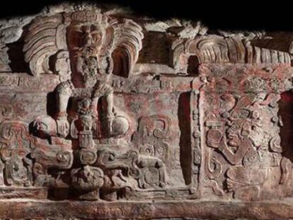 El descubrimiento de un friso desmitifica la vocación pacifista de los mayas