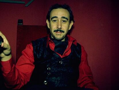 Raúl de Tomás interpreta al Profesor Luna.