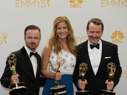 Aaron Paul, Anna Gunn y Bryan Cranston, premiados por 'Breaking Bad'.