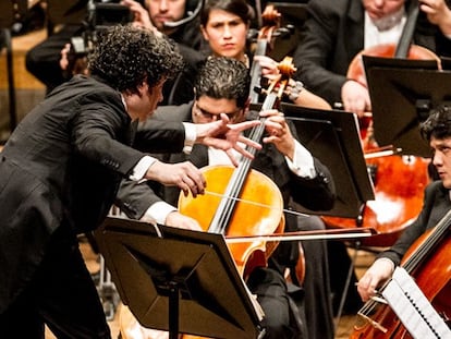 Gustavo Dudamel terminó su concierto en Madrid con el 'Alma llanera'.