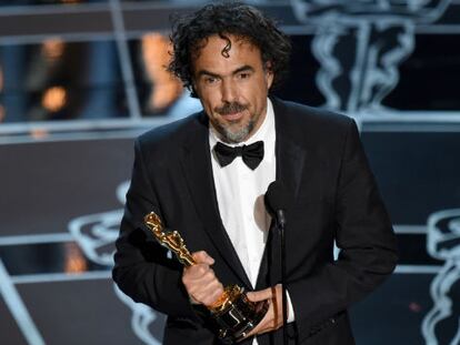 Alejandro González Iñárritu acepta el Oscar a mejor director.