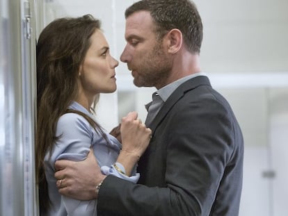 Katie Holmes y Liev Schreiber, en 'Ray Donovan'.