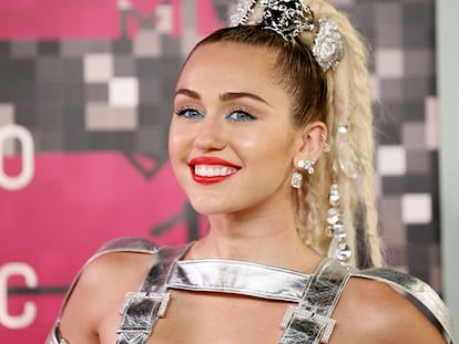 A atriz e cantora Miley Cirus.
