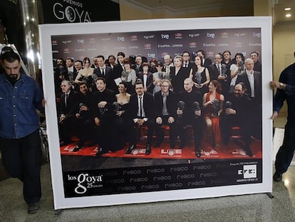 Montaje ayer de las 30 fotografías que rodean la alfombra roja de los Goya.