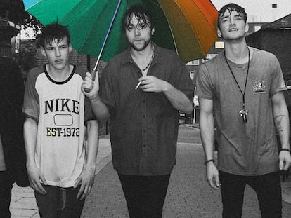 Os quatro integrantes da Viola Beach, na capa do álbum 'Swings and Waterslides'.