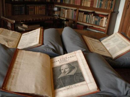Un ejemplar del First Folio de Shakespeare. AFP