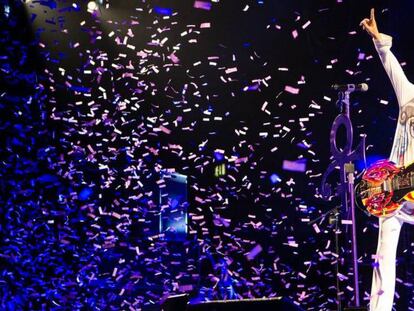 Concierto de Prince en Birmingham, Reino Unido, en 2014. | Vídeo: La trayectoria y éxitos de Prince, en dos minutos.