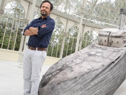 El artista mexicano Damián Ortega, en el Palacio de Cristal.