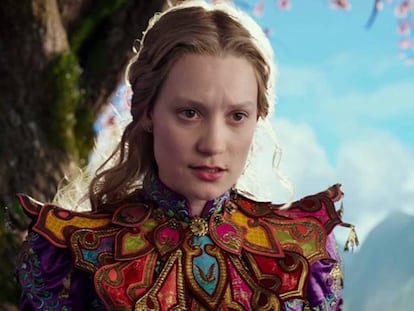 Mia Wasikowska, en un fotograma de 'Alicia a través del espejo'.