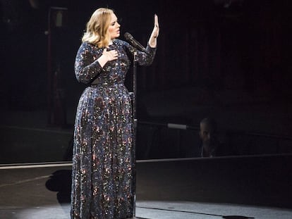 Adele, en un momento de su concierto en Barcelona.
