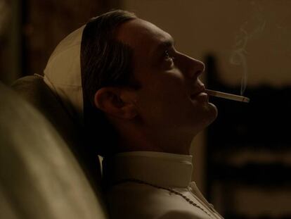 Jude Law en 'The Young Pope', la serie dirigida por Sorrentino.