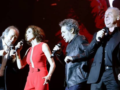 Joan Manuel Serrat, Ana Belén, Miguel Ríos y Víctor Manuel, anoche en el Palacio de Deportes.