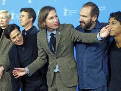 Wes Anderson (centro), en Berlín en 2014, junto con el reparto de 'El Gran Hotel Budapest' (REUTERS).