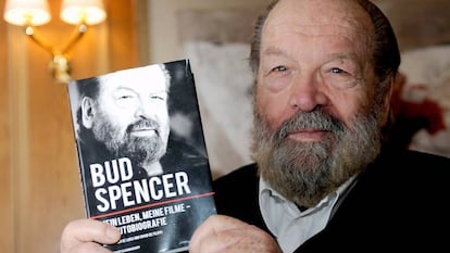 O ator italiano Bud Spencer, durante a apresentação de seu livro.