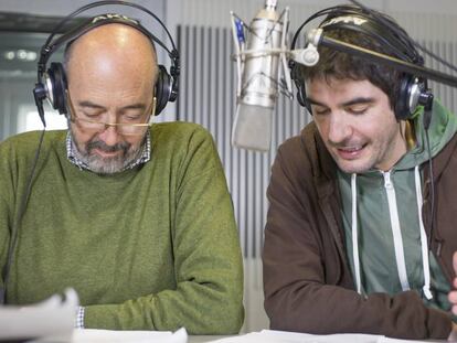 Miguel Rellán y Juanra Bonet, durante la grabación de 'El gran apagón'.