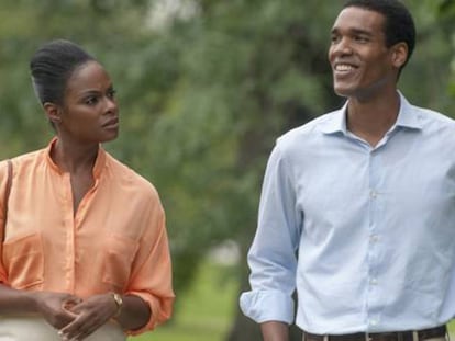 Os atores Parker Sawyers e Tika Sumpter, em um fotograma do filme.