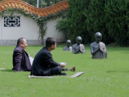 Una escena del film en un cementerio de Shangai.