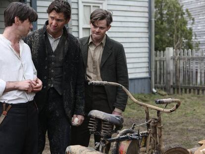 Desde la izquierda, Bug Hall, Michiel Huisman y Robert Aramayo, en 'Harley and the Davidsons'.