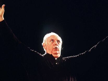 Dario Fo en el escenario, en Milán.