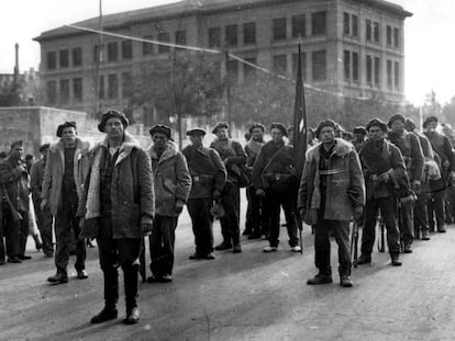 Llegada a Madrid de los primeros brigadistas internacionales el 8 de noviembre de 1936 al mando de Hans Khale, primero por la izquierda con boina y pelliza.