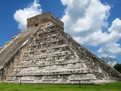 A pirâmide de Kukulcán no sítio arqueológico de Chichén Itzá.