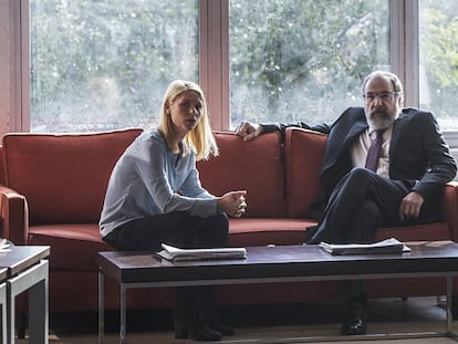 Claire Danes y Mandy Patinkin, en la sexta temporada de 'Homeland'.