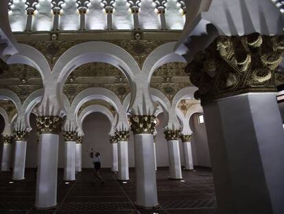 Interior de la sinagoga Santa María la Blanca de Toledo.