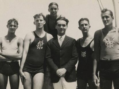 Federico García Lorca, en el Yacht Club de La Habana (Cuba), en una imagen del documental 'Bones of Contention'.