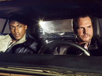 Justin Cornwell (izquierda) y Bill Paxton, en la serie 'Training Day'.